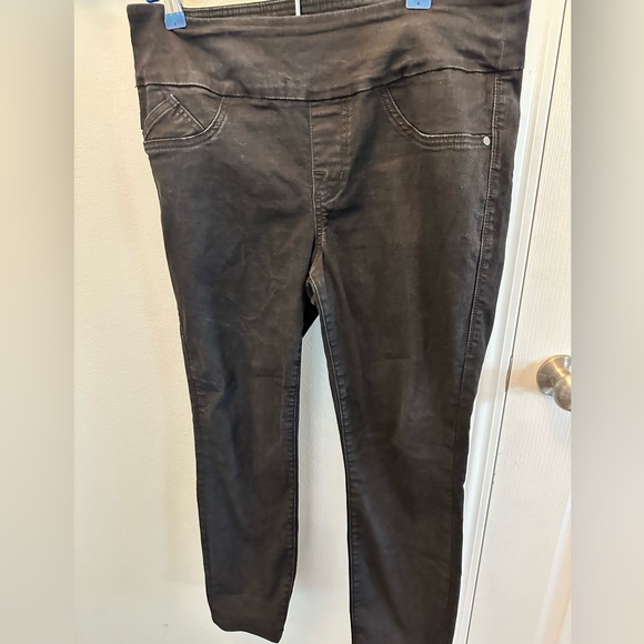 Rock & Republic fever pull on crop. Size 12. Used in perfect condition! 🖤 - Picture 1 of 4